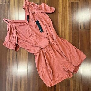 New NWT‎ REVOLVE Krisa Orange Romper One Piece V-Neck Short Sleeves Size XS